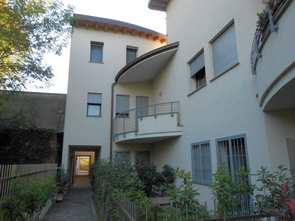 Percorso interno tra i corpi dell’edificio residenziale