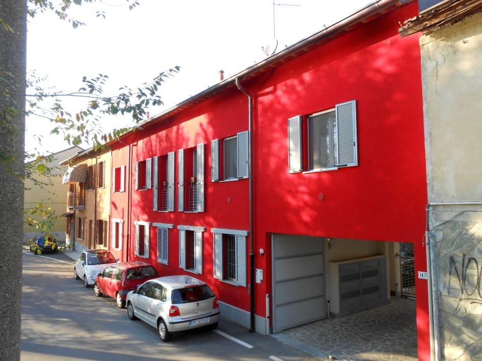 Fronte urbano rosso dell’intervento residenziale