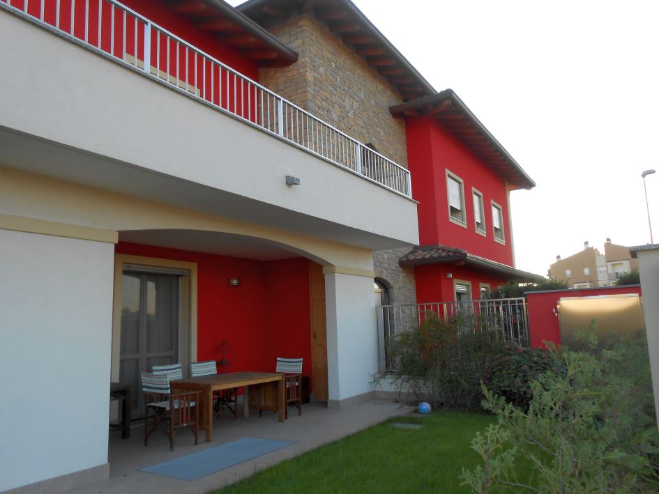 Prospettiva del portico, del giardino e del fronte in pietra