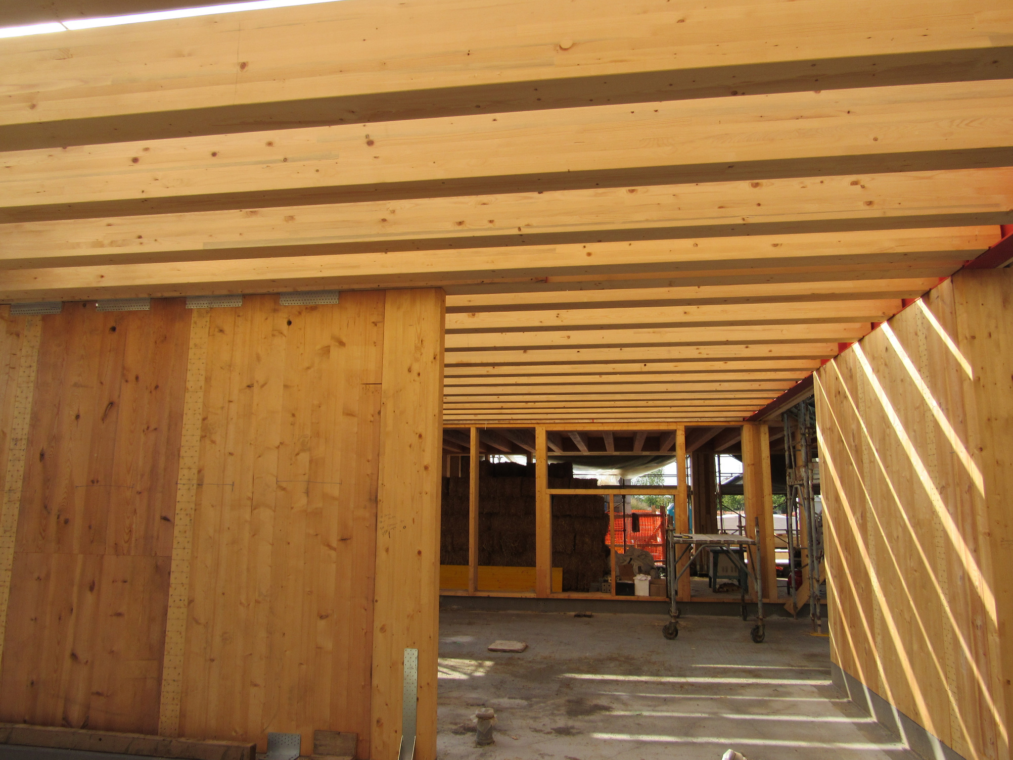 Struttura portante in legno durante il cantiere